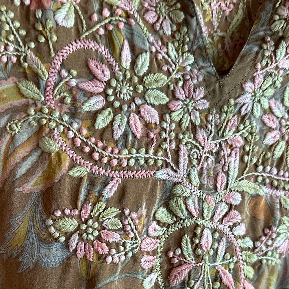 Floral Embroidered Women's Top - Picture 2 of 9